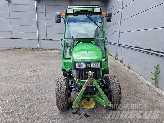John Deere 2032R Traktorer