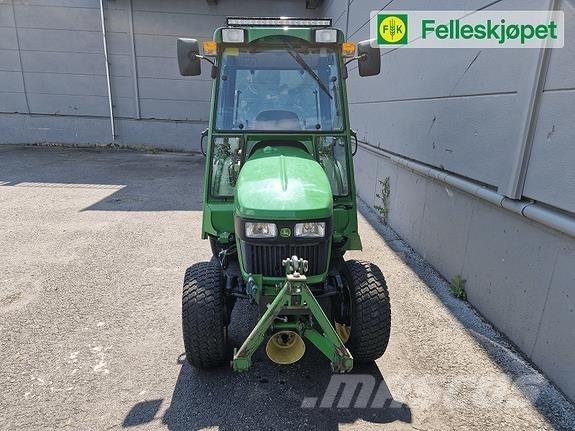 John Deere 2032R Traktorer
