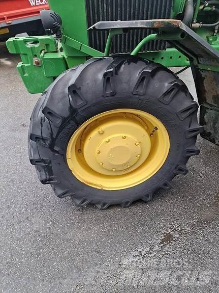 John Deere 4230 Traktorer