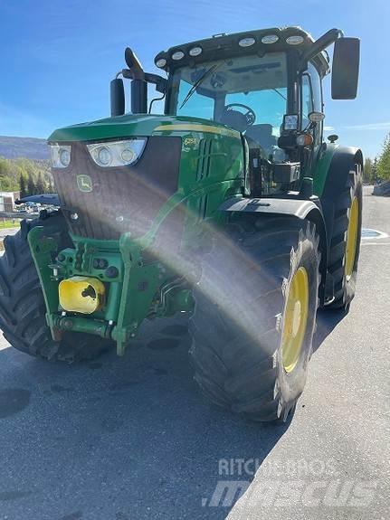 John Deere 6215 R Traktorer
