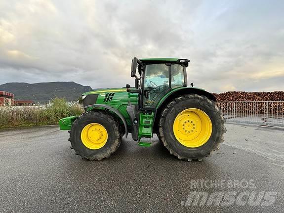 John Deere 6215R Traktorer