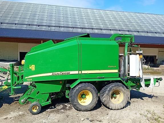 John Deere 744 Rundballepresser
