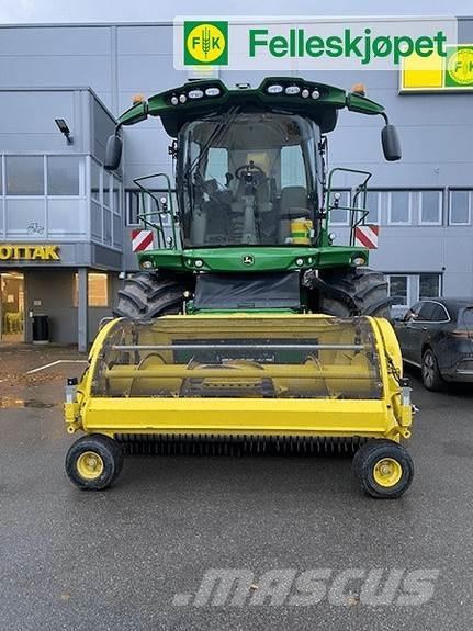 John Deere 8400 Svanser