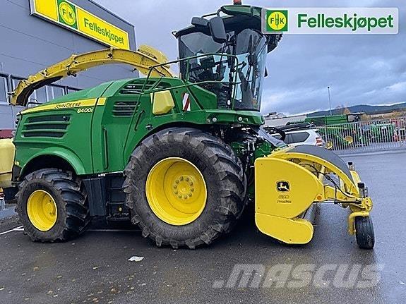 John Deere 8400 Svanser