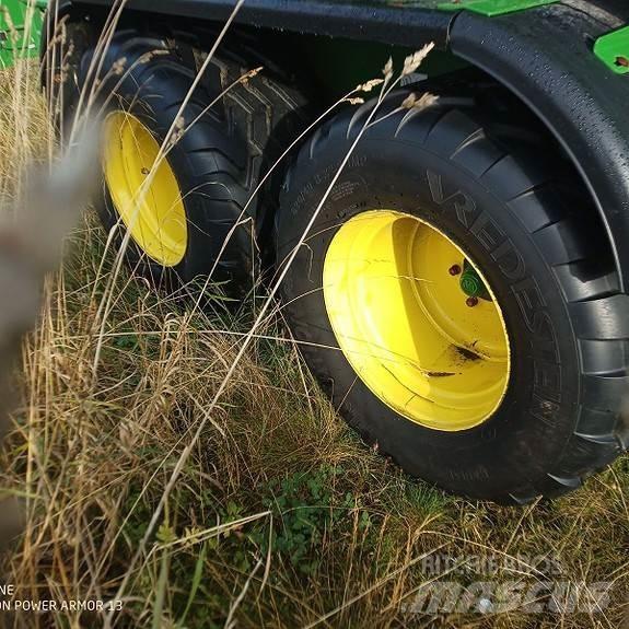 John Deere C441R Rundballepresser