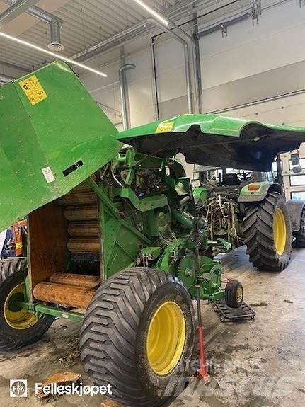 John Deere F441 Rundballepresser