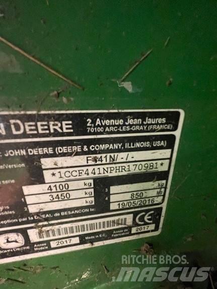 John Deere F441 Rundballepresser