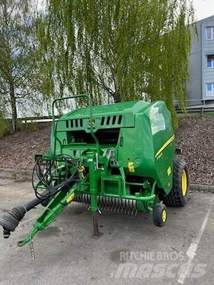 John Deere F441 Rundballepresser