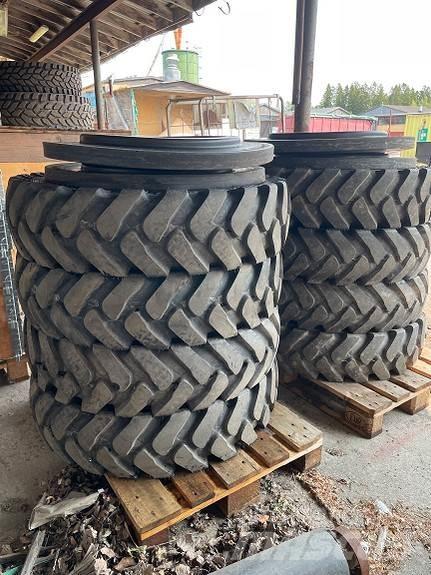 Kumho 10.00-20 Dekk, hjul og felger
