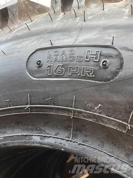 Kumho 10.00-20 Dekk, hjul og felger