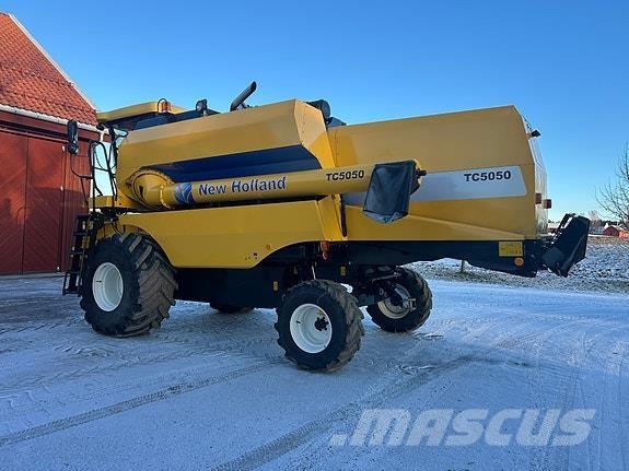 New Holland TC5050 Skurtreskere
