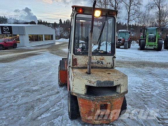 Nissan  Diesel Trucker