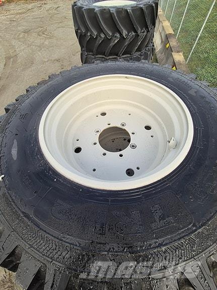 Nokian TRI2 Dekk, hjul og felger