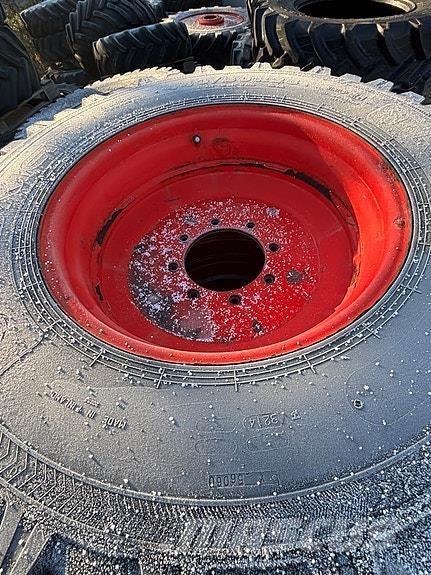 Nokian TRI2 Dekk, hjul og felger