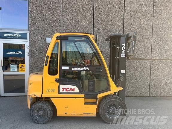 TCM FD25 Diesel Trucker