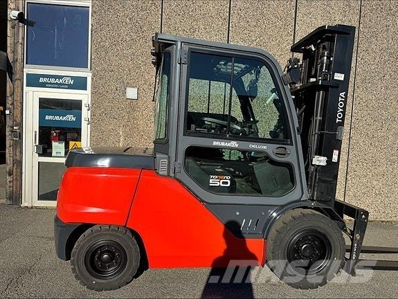 Toyota 40-8FD50N Diesel Trucker