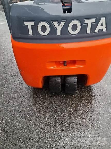 Toyota 8FBET20 Diesel Trucker