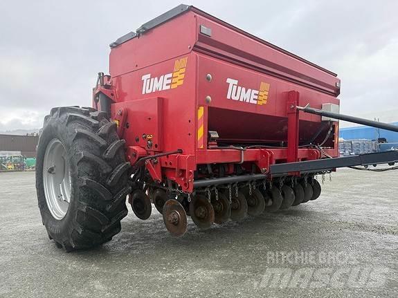 Tume HKL 2500 Gjødselspreder