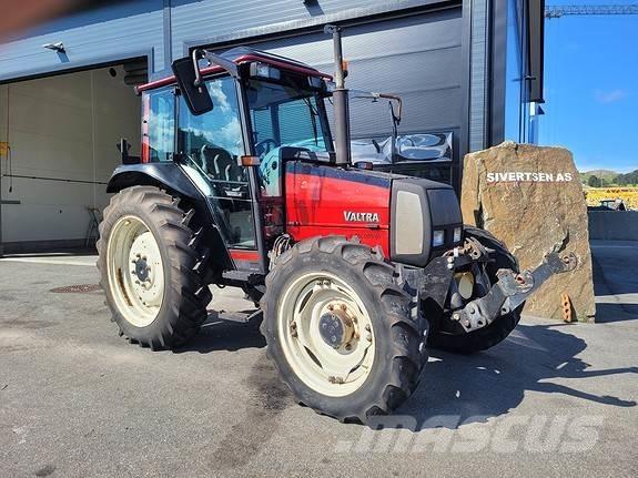 Valtra A75 - 4 Traktorer