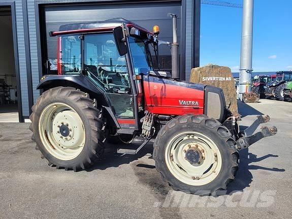 Valtra A75 - 4 Traktorer