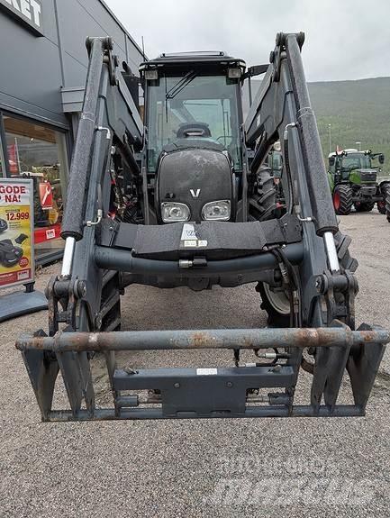 Valtra A83 Traktorer
