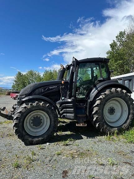 Valtra T 214 Traktorer