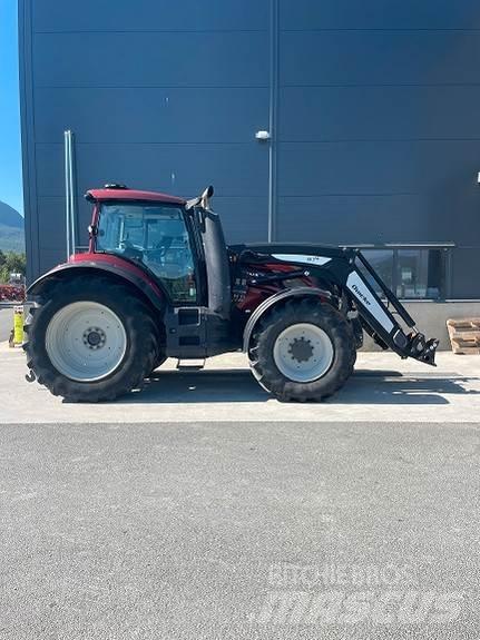 Valtra T214 Traktorer
