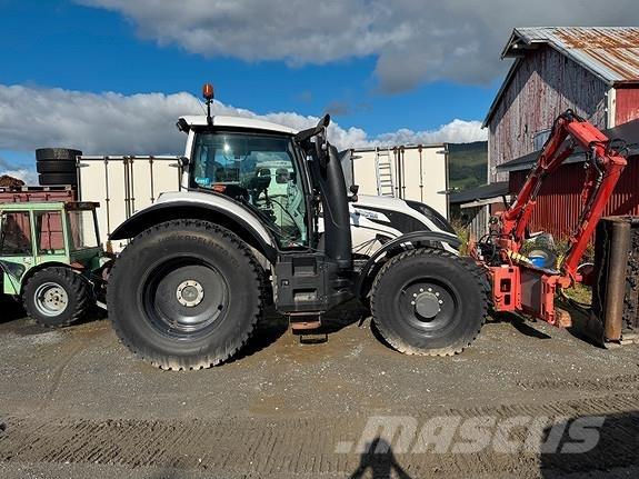 Valtra T214 Versu Traktorer