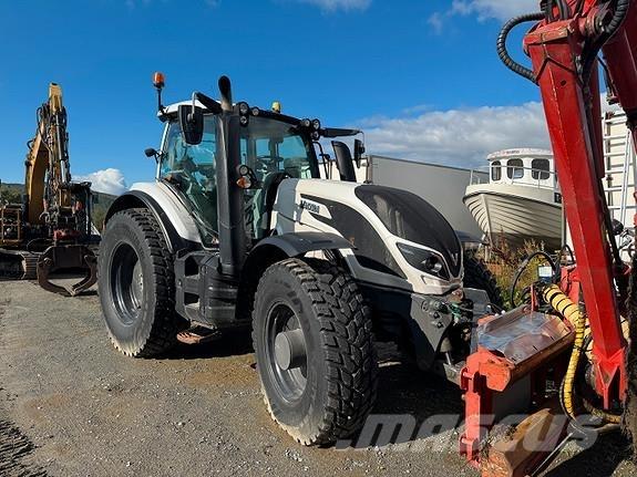 Valtra T214 Versu Traktorer