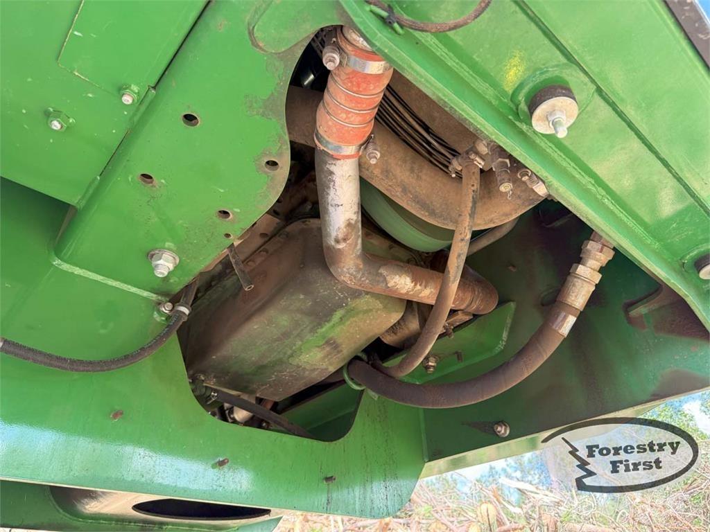 John Deere 437E Knuckleboom lastere