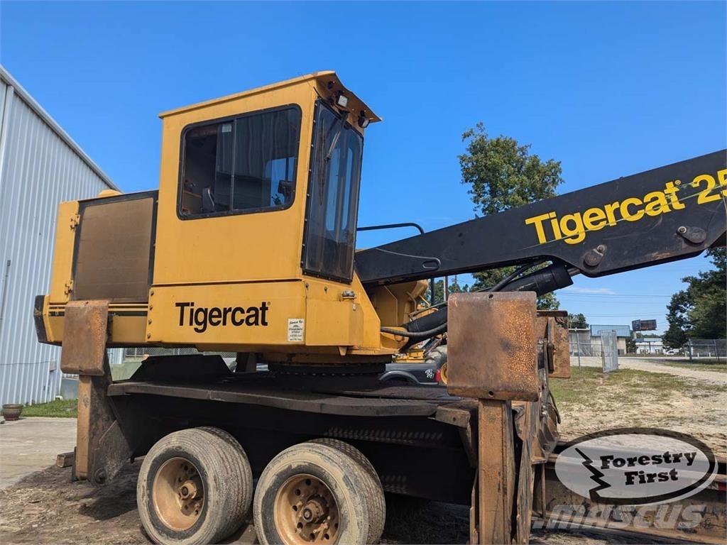 Tigercat 250D Knuckleboom lastere