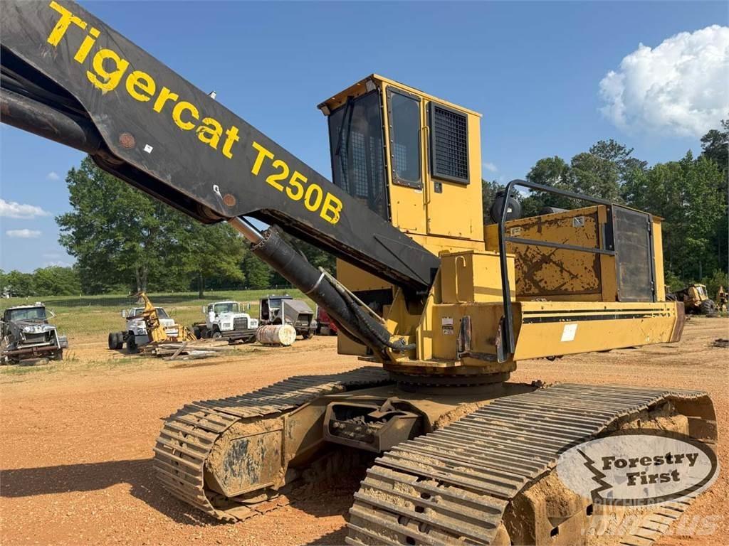 Tigercat T250B Knuckleboom lastere