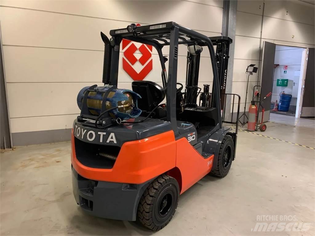Toyota 02-8FGF30 Propan trucker