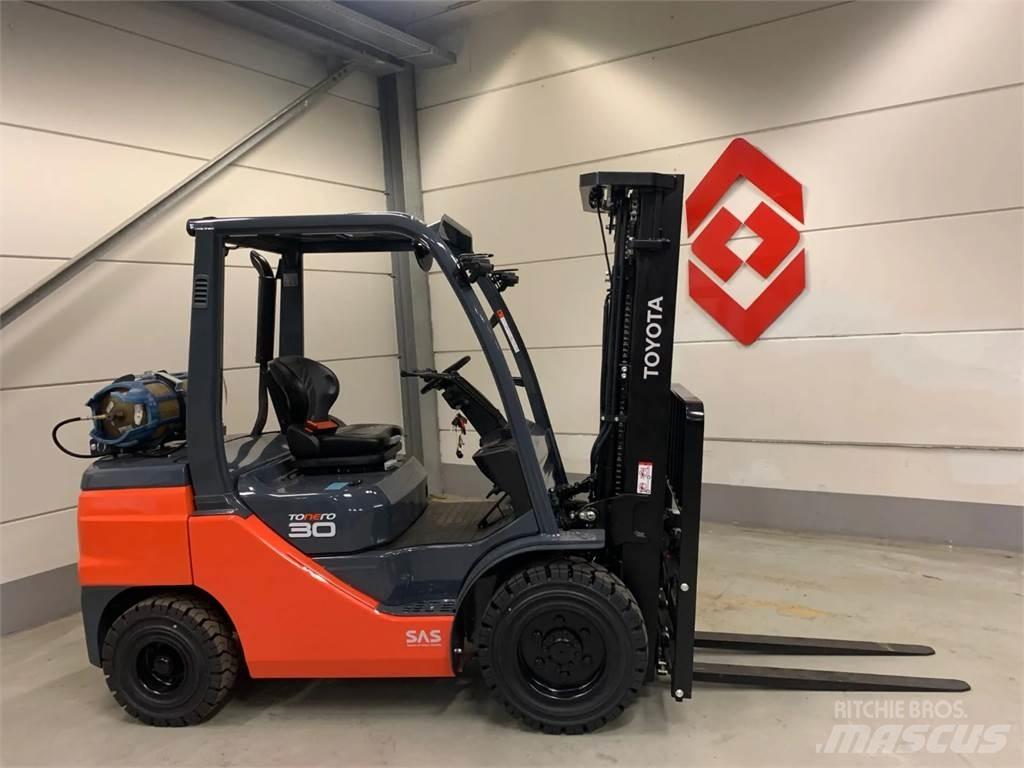 Toyota 02-8FGF30 Propan trucker