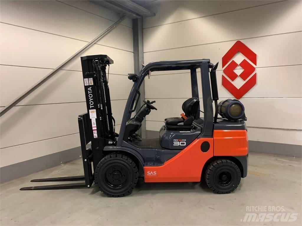 Toyota 02-8FGF30 Propan trucker