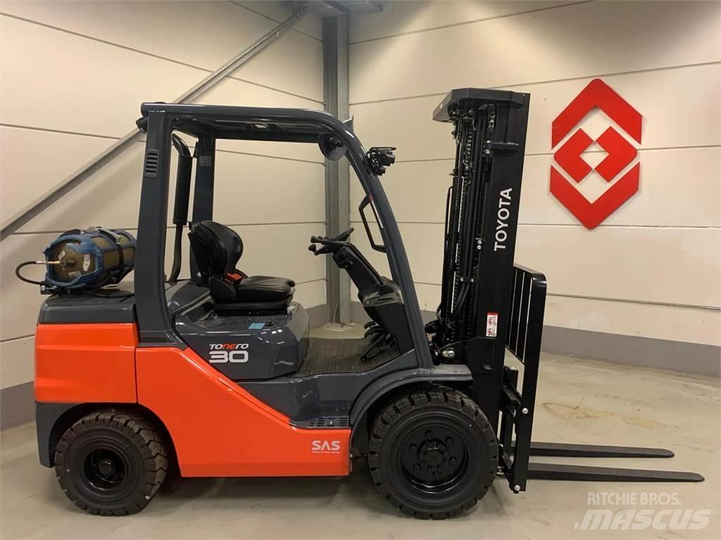 Toyota 02-8FGF30 Propan trucker