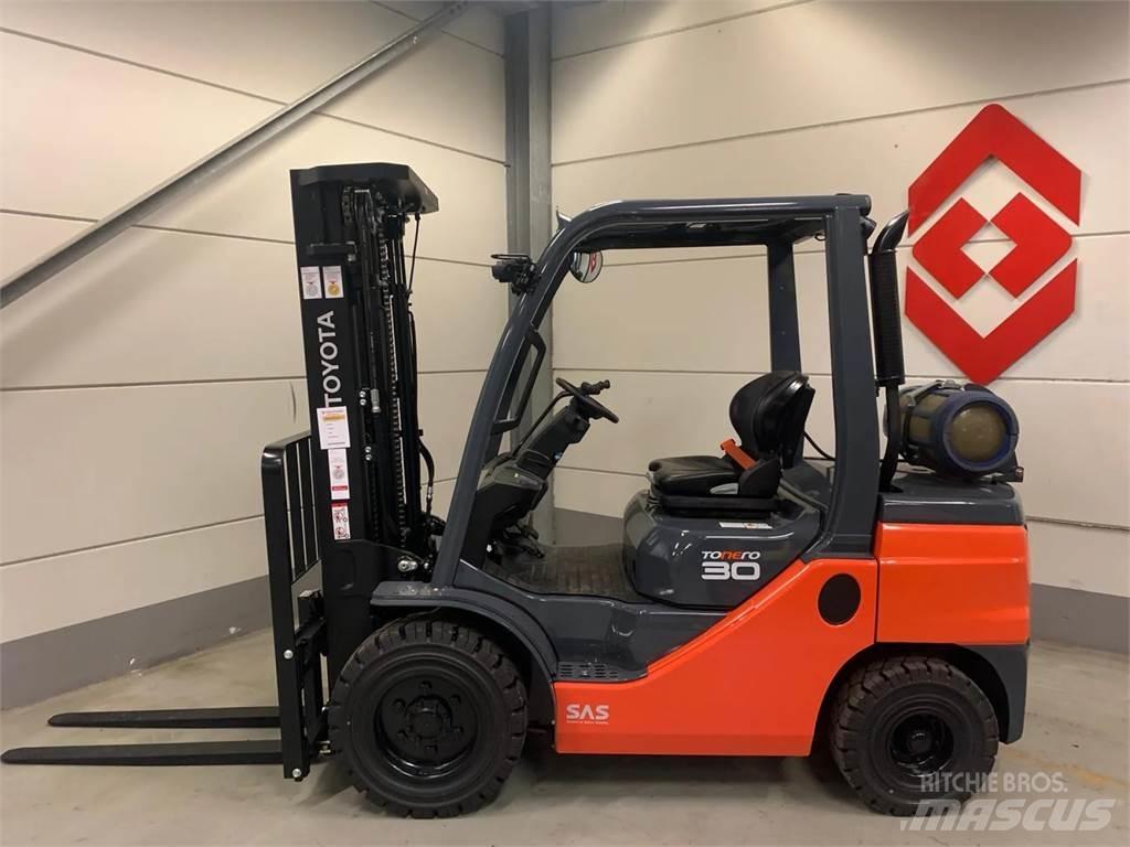 Toyota 02-8FGF30 Propan trucker