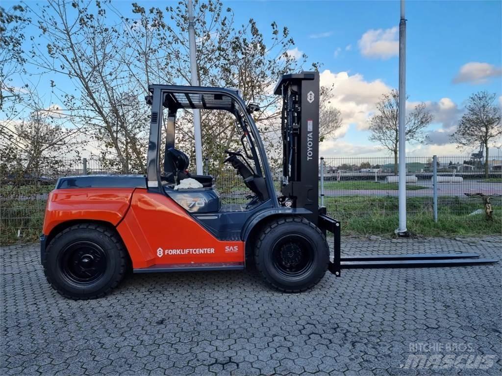 Toyota 8FD70F Diesel Trucker