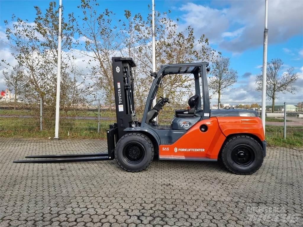 Toyota 8FD70F Diesel Trucker