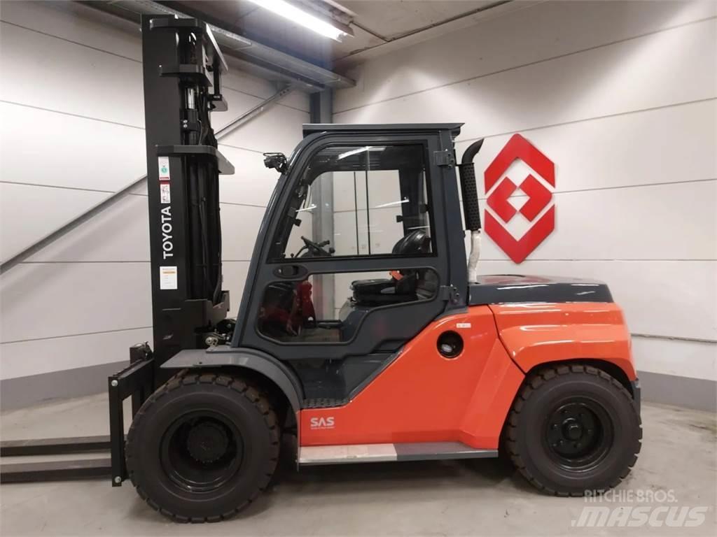 Toyota 8FD70F Diesel Trucker