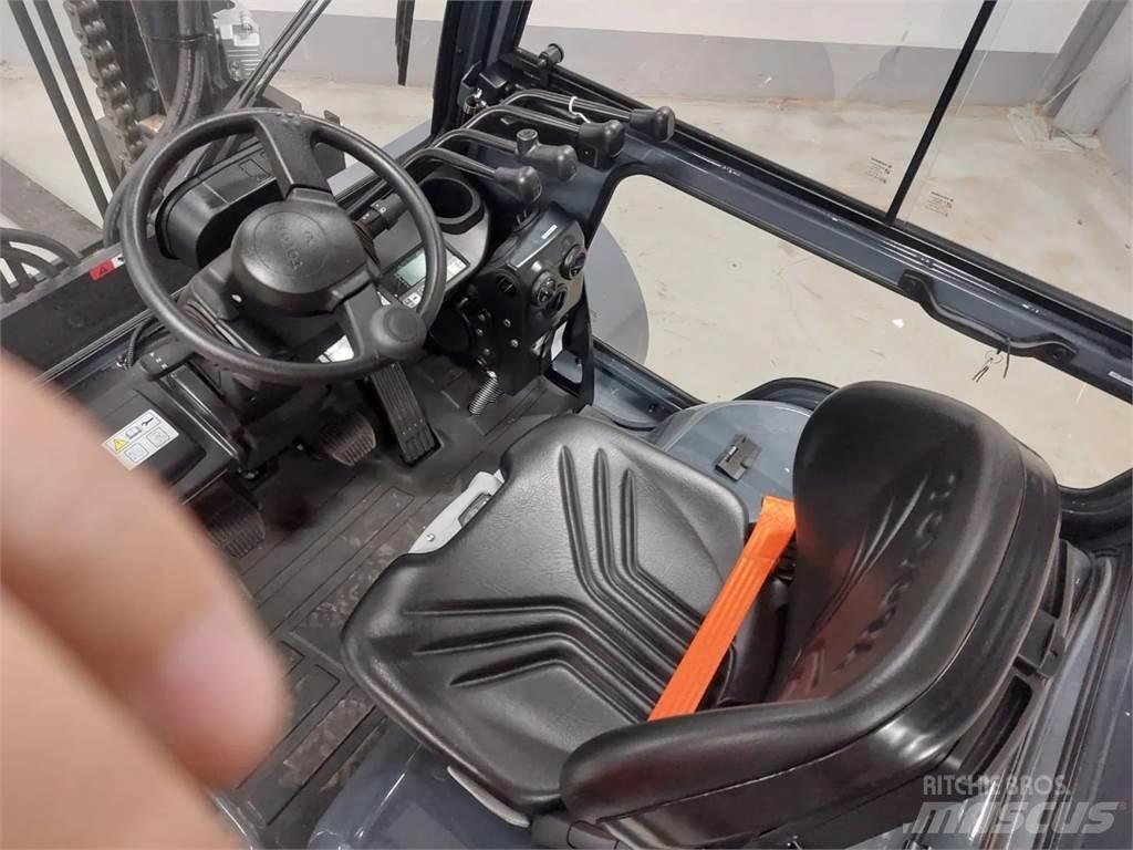Toyota 8FD70F Diesel Trucker
