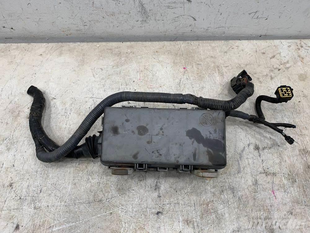 Isuzu NPR Lys - Elektronikk