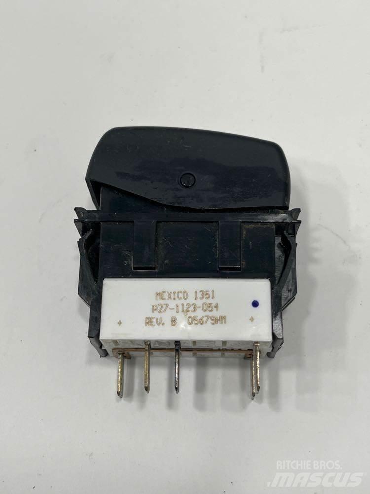 Paccar  Lys - Elektronikk