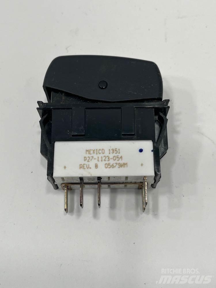 Paccar  Lys - Elektronikk
