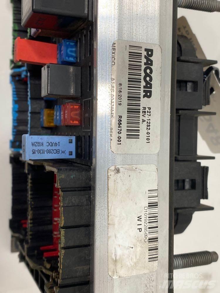 Paccar  Lys - Elektronikk