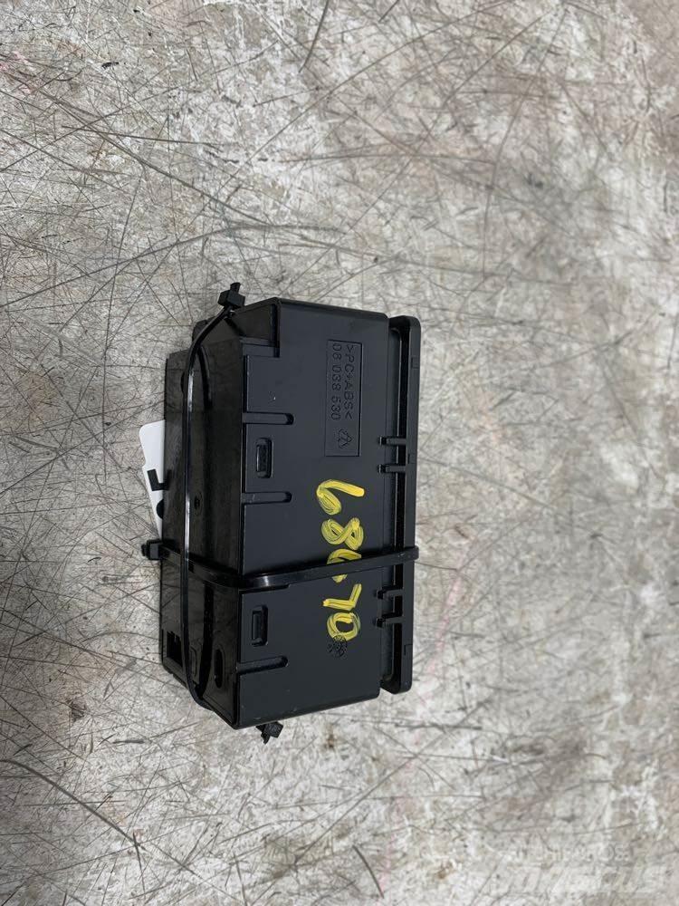Volvo VNL Lys - Elektronikk