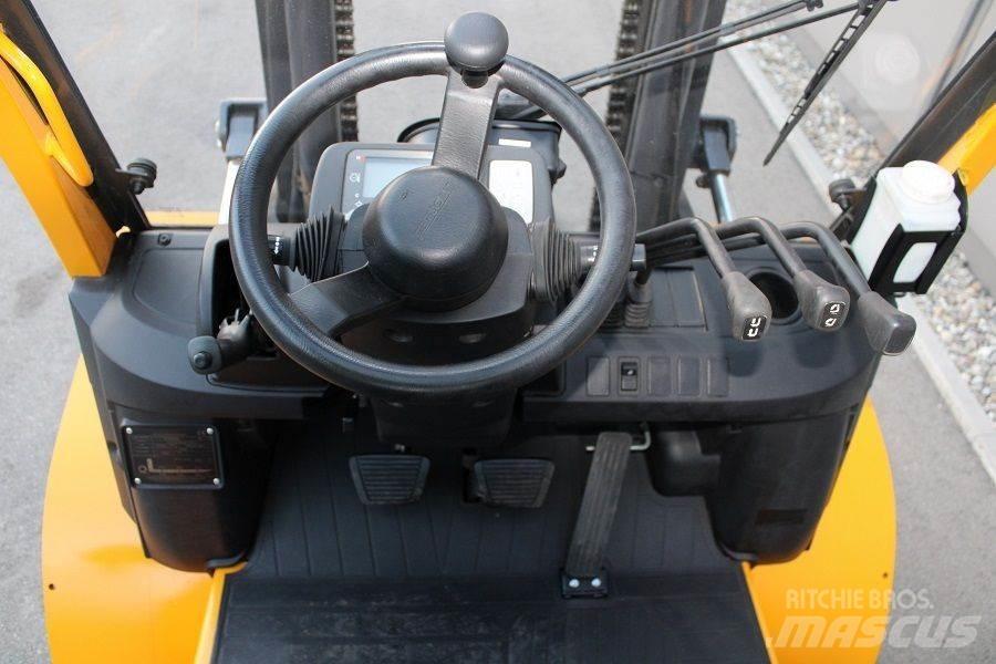TCM D-1-F-A-40-Q Diesel Trucker