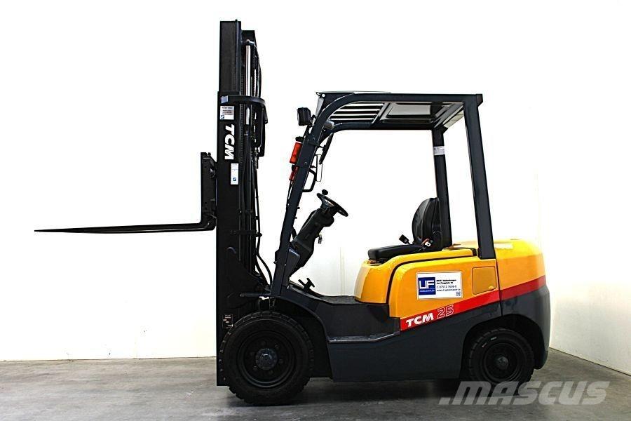 TCM FD 25 T 3 Diesel Trucker