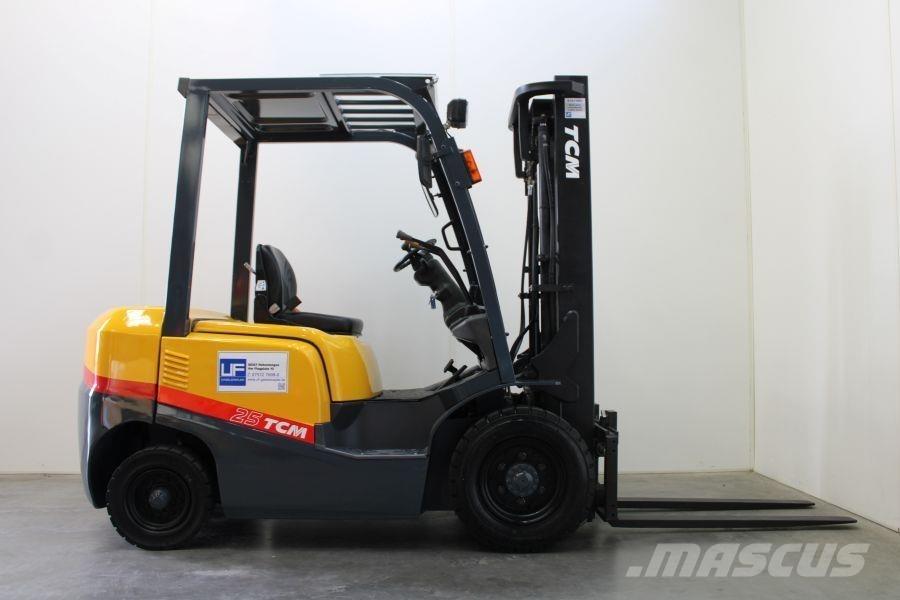 TCM FD 25 T 3 Diesel Trucker