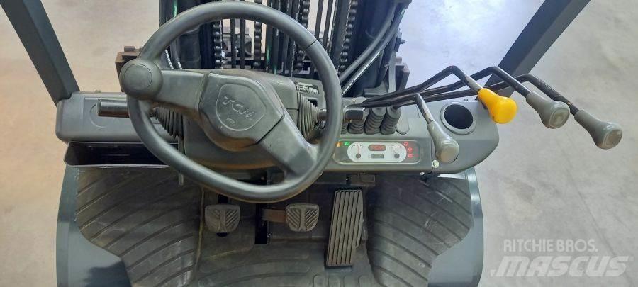 TCM FD 30 T 3 Diesel Trucker
